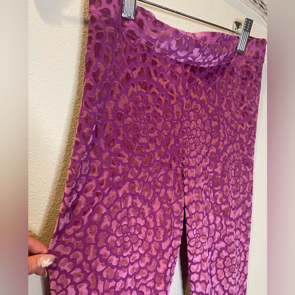 Blackmilk Burned Velvet Magenta Dahlia Leggings - Picture 9 of 11